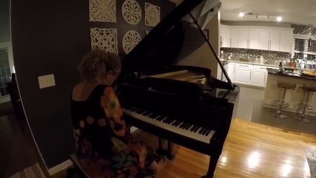 Miriam tocando Piano de Cauda смотреть онлайн