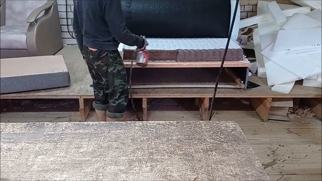 Ремонт углового дивана. Посмотрим что внутри. смотреть онлайн