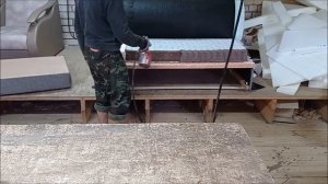 Ремонт углового  дивана. Посмотрим что внутри.