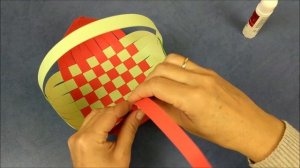 Плетеная корзинка из бумаги. Paper basket.