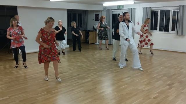 Saturday Night Fever "Stayin' Alive" routine смотреть онлайн