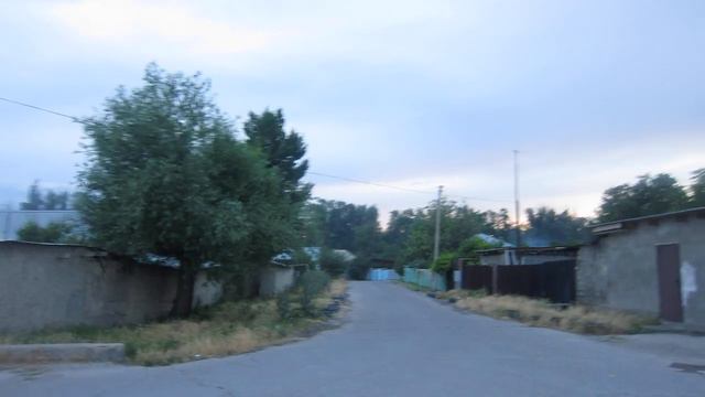 Тараз (Джамбул) По тротуару на продолжении ул Свердлова от Комсомольского озера