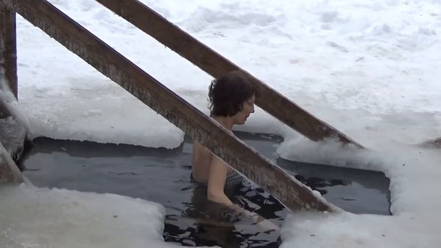 Крещение в Смоленске. Ключевое озеро .Красный Бор. смотреть онлайн