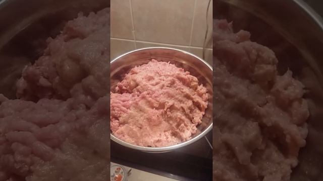 Мясной свиной свежайший натуральный фарш на котлеты или пельмени или тифтели смотреть онлайн