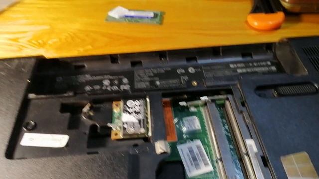 Залили ноутбук! Что делать? Как промыть и высушить. смотреть онлайн