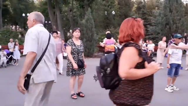 КОСТЁР ЛЮБВИ!?/СУПЕР ПЕСНЯ И ТАНЦЫ В ПАРКЕ ГОРЬКОГО ХАРЬКОВ 2021 смотреть онлайн