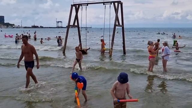 #АНАПА НА ЦЕНТРАЛЬНОМ ПЛЯЖЕ ЧИЩЕ. РЫНОК И ГОРЬКОГО. БОЦМАН НА МЕСТЕ)