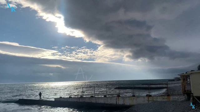 Пляж Русалка и рыбки в фонтане. 18.12.2023г. смотреть онлайн