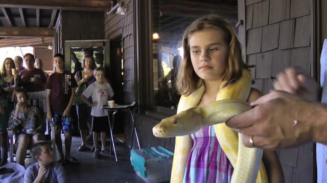 Giant snake at Mohonk Mountain House смотреть онлайн