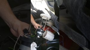 Замена топливного фильтра Opel Antara бензиновый двигатель 2.4