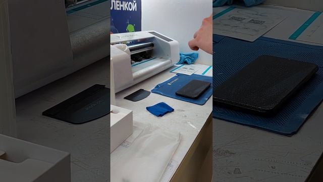 Покупка подарка в DNS: наклейка плёнки на телефон смотреть онлайн