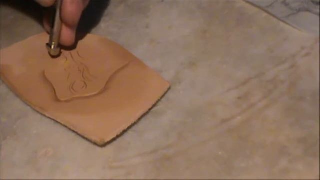 Женская заколка для волос  ИЗ кожи  ( 1 Заметки новичка )