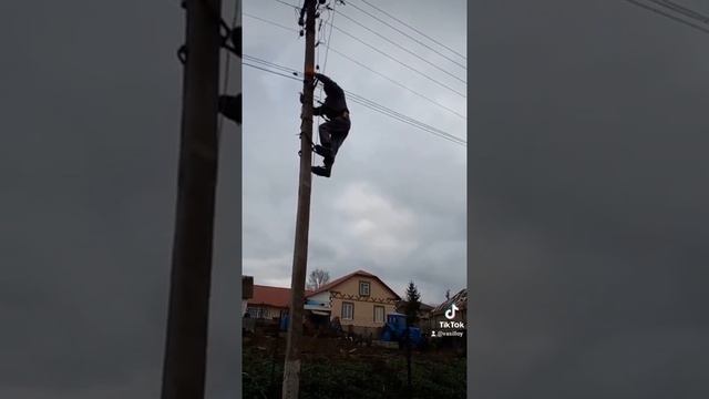 Підйом на опору 0,4 КВ смотреть онлайн