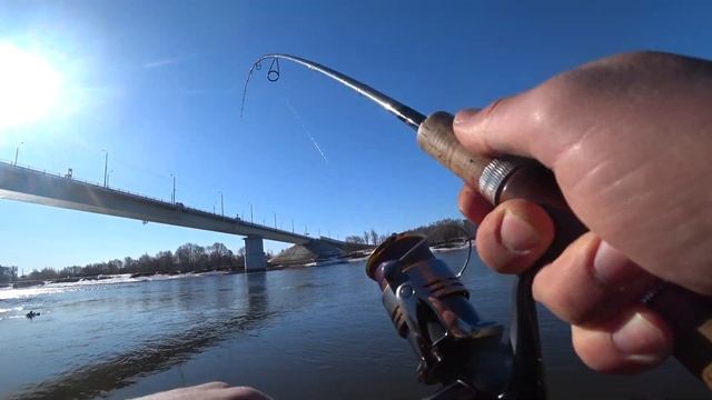 ЖЕРЕХ НА СПИННИНГ ВЕСНОЙ. МОСКВА РЕКА. смотреть онлайн