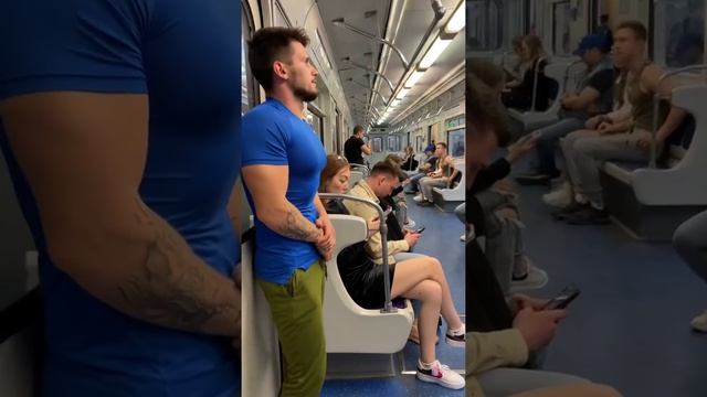 BODYBUILDER STRIPPED GIRL in the SUBWAY??/КАЧОК СОРВАЛ ОДЕЖДУ С ДЕВУШКИ/@shmeksss смотреть онлайн