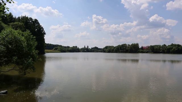 Живописное место по Калужскому шоссе. Покровский пруд и Церковь Покрова Пресвятой Богородицы. смотреть онлайн