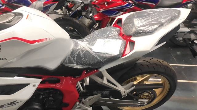 2021 Honda CBR250RR. Price. ABS. White. смотреть онлайн