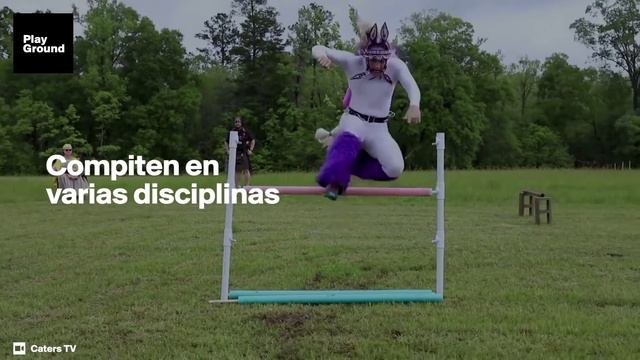 Los amantes del fetiche del poni tienen una cita en este festival. смотреть онлайн
