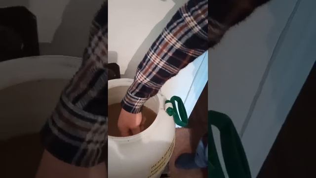 СПИЧКА гаснет в пустом СТАКАНЕ смотреть онлайн