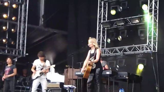 Ilse de lange "next to me" at Zwarte cross festival 2011 смотреть онлайн