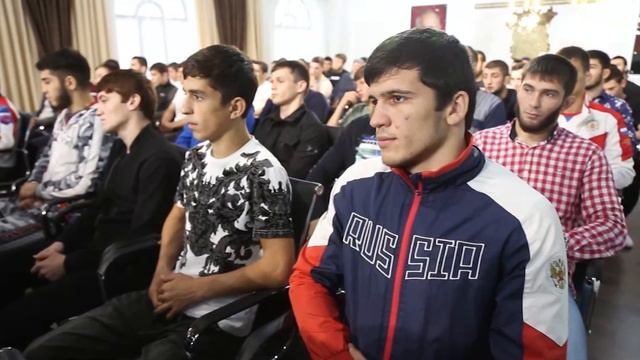 Министер спорта ЧР провел встречу с перспективными молодыми спортсменами и их тренерами. смотреть онлайн