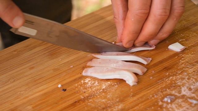 Как приготовить вкуснейший WOK на костре. Нож «Линь» в деле. смотреть онлайн