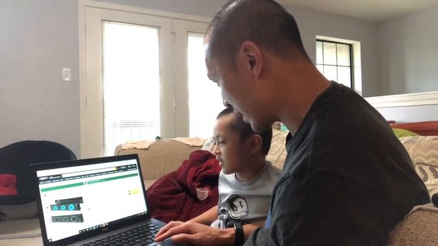 How to Embarrass Your Son - Video Game Shopping with a Clueless Dad смотреть онлайн