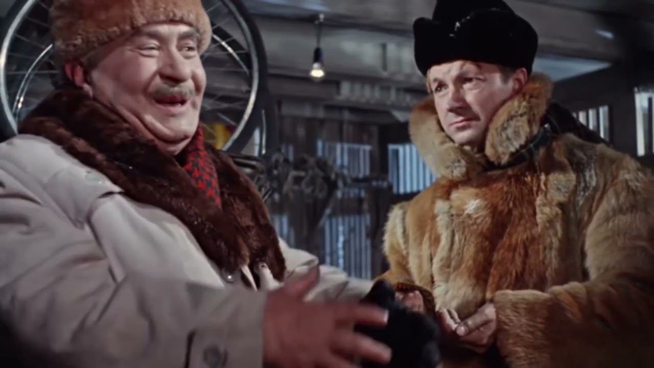 Мелкая, но занятная деталь из "Операции Ы" смотреть онлайн