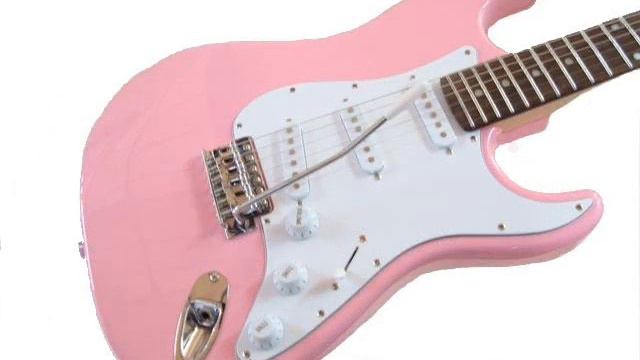 Guitarra Cruiser by Crafter ST-100 é na Cifras e Decibéis смотреть онлайн