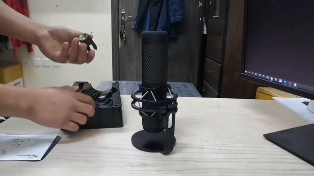 HyperX Quadcast S || Unboxing