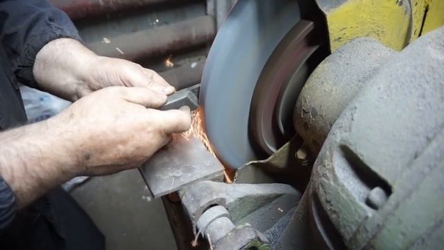 №23 О заточке резца отрезного смотреть онлайн