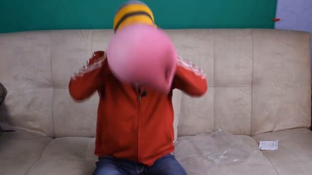 Надуть грелку. Лишний воздух из зада выходит, слышите? смотреть онлайн