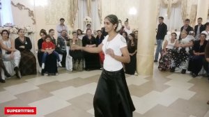 Цыганки танцуют от души