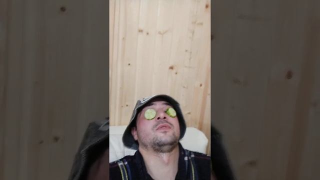Мужская маска из огурца. смотреть онлайн