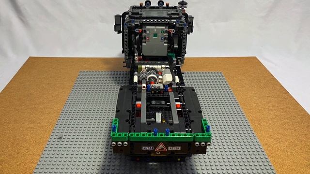 LEGO Technic 4x4 Mercedes-Benz Zetros Trial Truck Builds Itself! Set 42129 смотреть онлайн