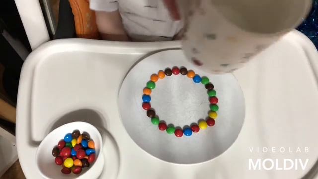 Марк экспериментирует с конфетами! Настоящая радуга в тарелочке! смотреть онлайн