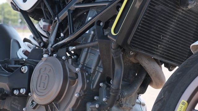 Лучший ПЕРВЫЙ Байк Husqvarna Vitpilen 401 Обзор мотоцикл бурцева смотреть онлайн