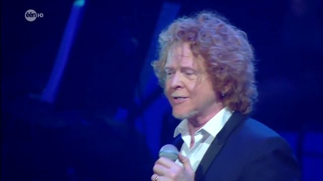 Mick Hucknall (Simply Red) - Holding Back The Years (Subtitles PT/ENG)