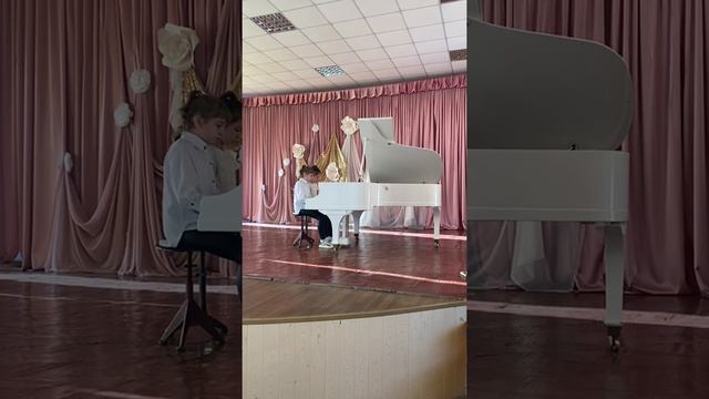 Гудачок Нінель, Рожик Богдана. В.Івасюк«Я піду в далекі гори». Аранжування М. Шентюрк смотреть онлайн