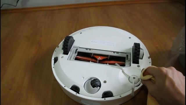 Xiaomi MI Robot Vacuum Maintenance (Emptying The Dirt Bin, Cleaning The Filter, Sensors, Etc.)