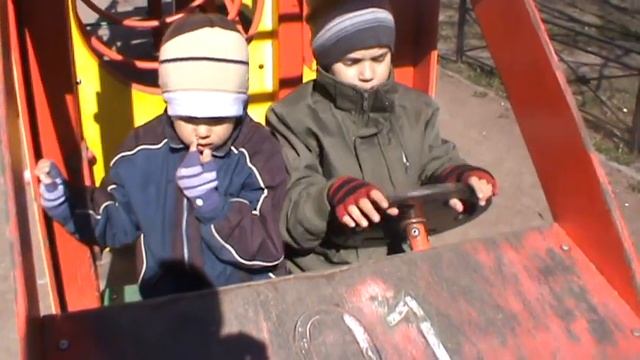 Катаемся на пожарной машине, как в Кинзании. смотреть онлайн
