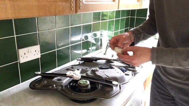 Skoda Octavia Mk 2 window regulator cable repair kit installation смотреть онлайн