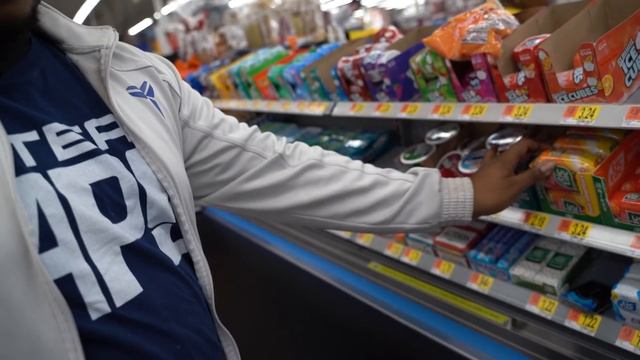 Getting Expensive Yu-Gi-Oh Cards at WALMART! | Larry in the Hole - Episode 3 смотреть онлайн