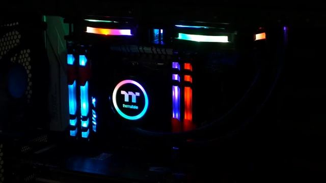 Thermaltake Floe Riing RGB 240 TT Premium Edition (Blink) смотреть онлайн