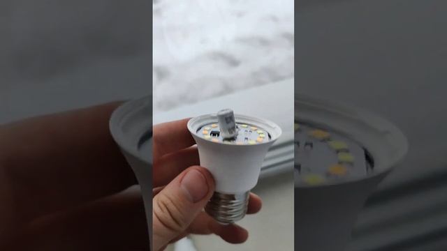 Быстрый ремонт светодиодной лампочки #ремонт #своимируками #делаемворотим смотреть онлайн