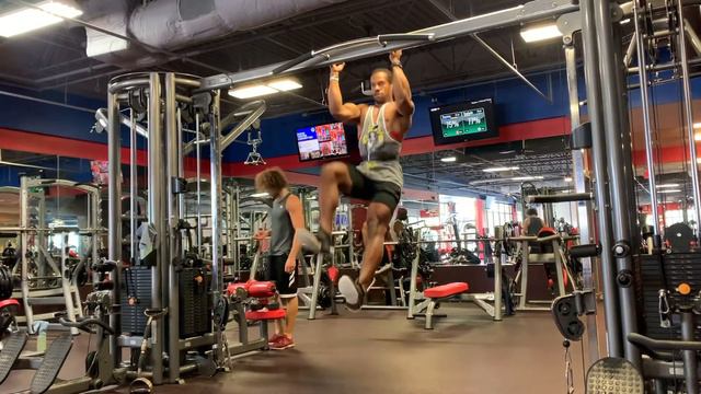 DT FITNESS 365 WORKOUT - SUPERSET - DB - SINGLE-ARM SNATCH + PULL-UP W/ ALT. KNEE RAISE смотреть онлайн