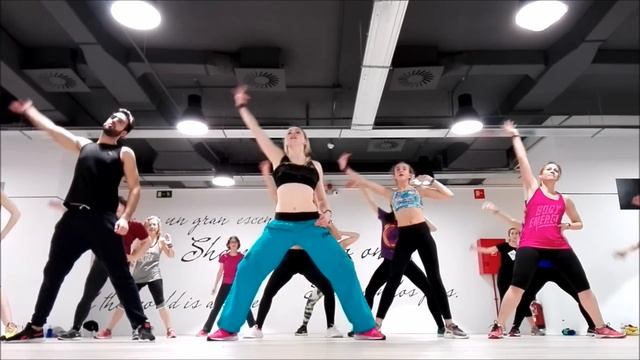 ZUMBA // Fitness Coreografía (glúteo, Abdomen, Piernas)