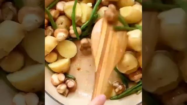 Картофель с грибами и стручковой фасолью смотреть онлайн
