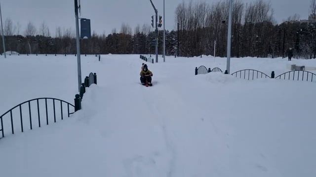 Мотоснегокат X-MOTORS, потрясающая вещь! ребёнок не вылазит. смотреть онлайн