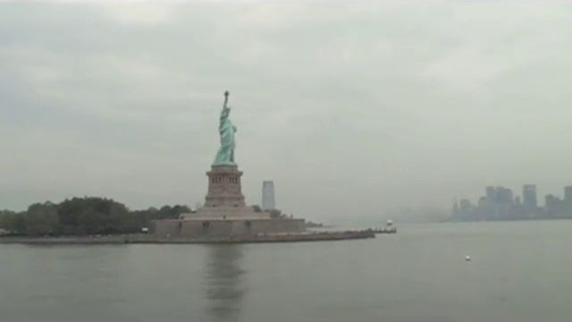 Manhattan Boat Ride with a view of the Statue of Liberty in New York City, USA смотреть онлайн
